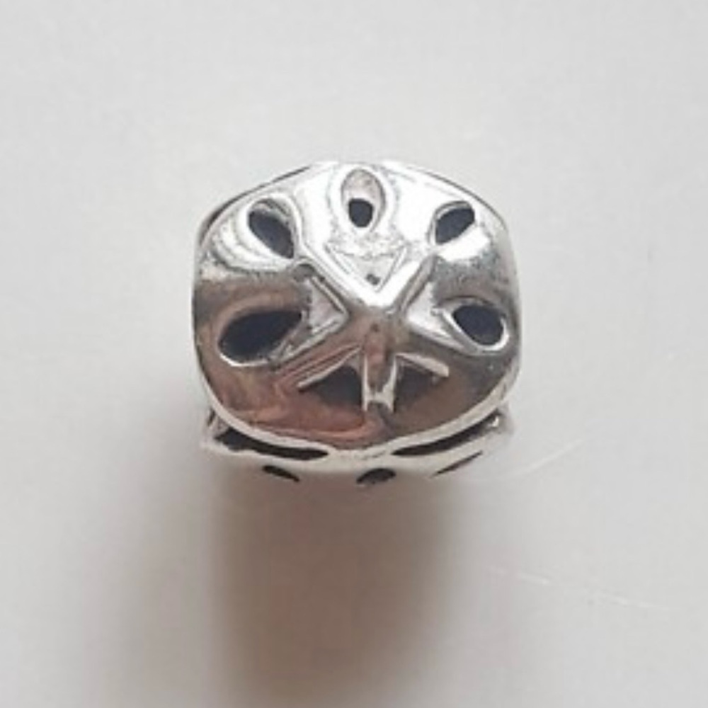 Pandora - Jewelry Sterling Silver
Sand Dolar